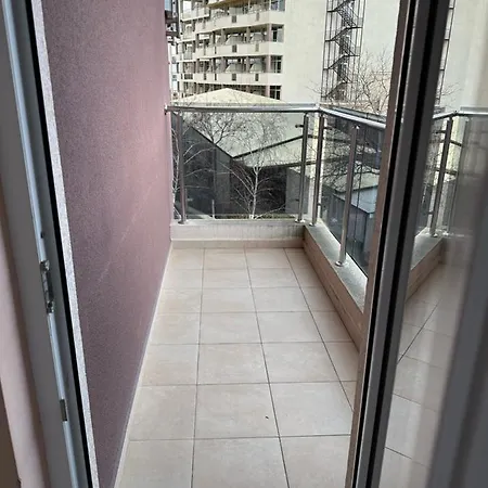 Апартаменти Sunny And Cosy In Admiral Plaza