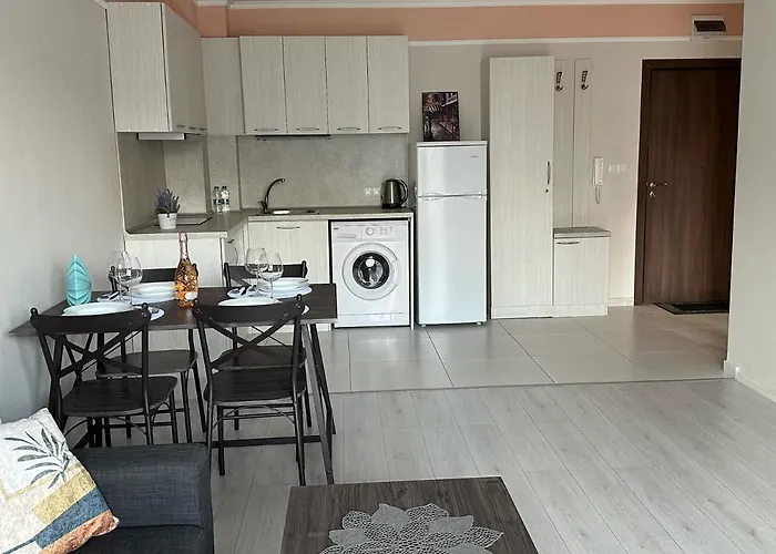 Apartment Sunny And Cosy In Admiral Plaza *