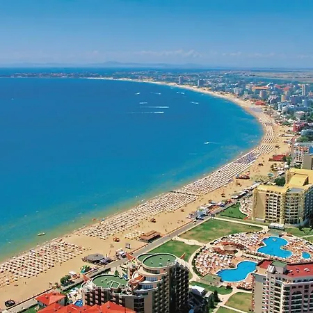 Sunny And Cosy In Admiral Plaza Slantschew brjag