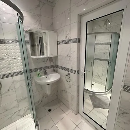 Sunny And Cosy In Admiral Plaza Apartment