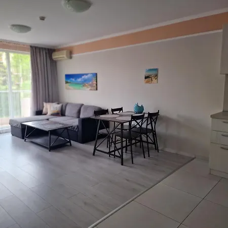 Apartment Sunny And Cosy In Admiral Plaza