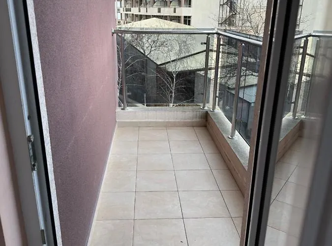 Lägenhet Sunny And Cosy In Admiral Plaza