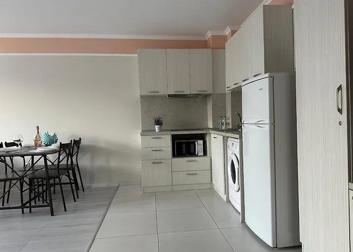 Sunny And Cosy In Admiral Plaza * Slăntjev Brjag