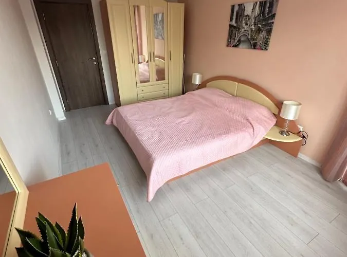 Lägenhet Sunny And Cosy In Admiral Plaza